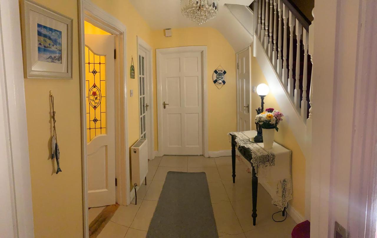 Seascape On The Edge Of Town: 4 Beds All Ensuite. Belmullet Extérieur photo