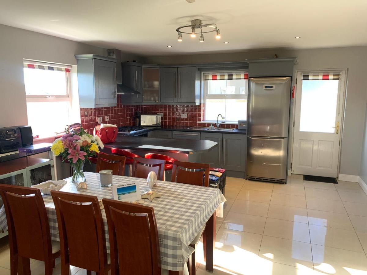 Seascape On The Edge Of Town: 4 Beds All Ensuite. Belmullet Extérieur photo