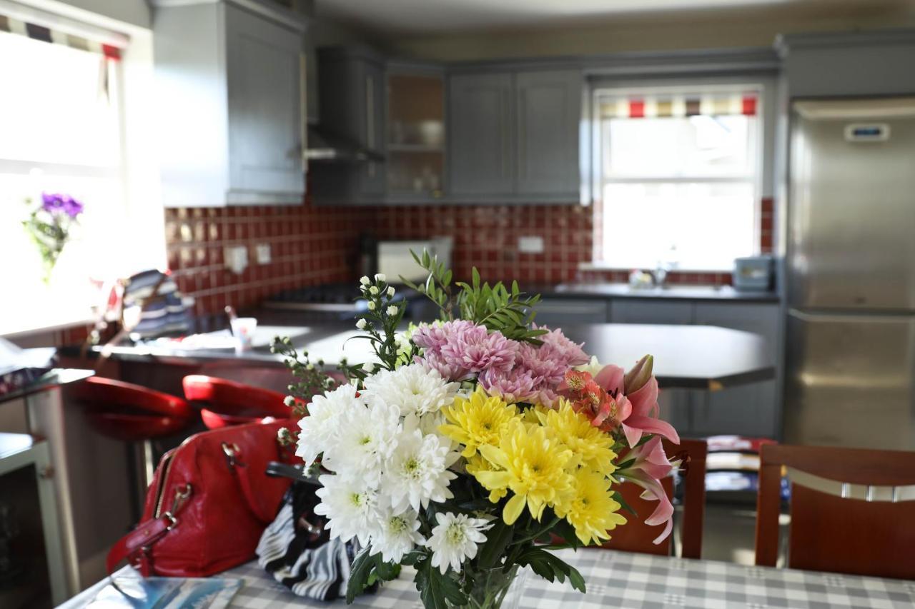 Seascape On The Edge Of Town: 4 Beds All Ensuite. Belmullet Extérieur photo