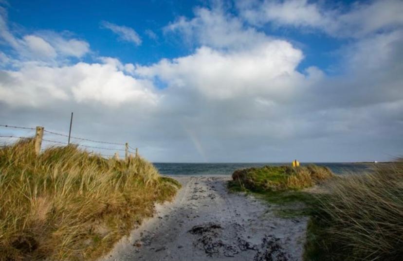Seascape On The Edge Of Town: 4 Beds All Ensuite. Belmullet Extérieur photo
