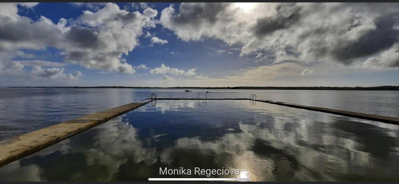 Seascape On The Edge Of Town: 4 Beds All Ensuite. Belmullet Extérieur photo