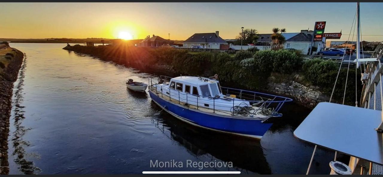 Seascape On The Edge Of Town: 4 Beds All Ensuite. Belmullet Extérieur photo