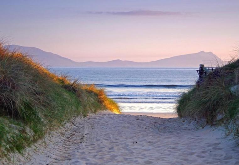 Seascape On The Edge Of Town: 4 Beds All Ensuite. Belmullet Extérieur photo