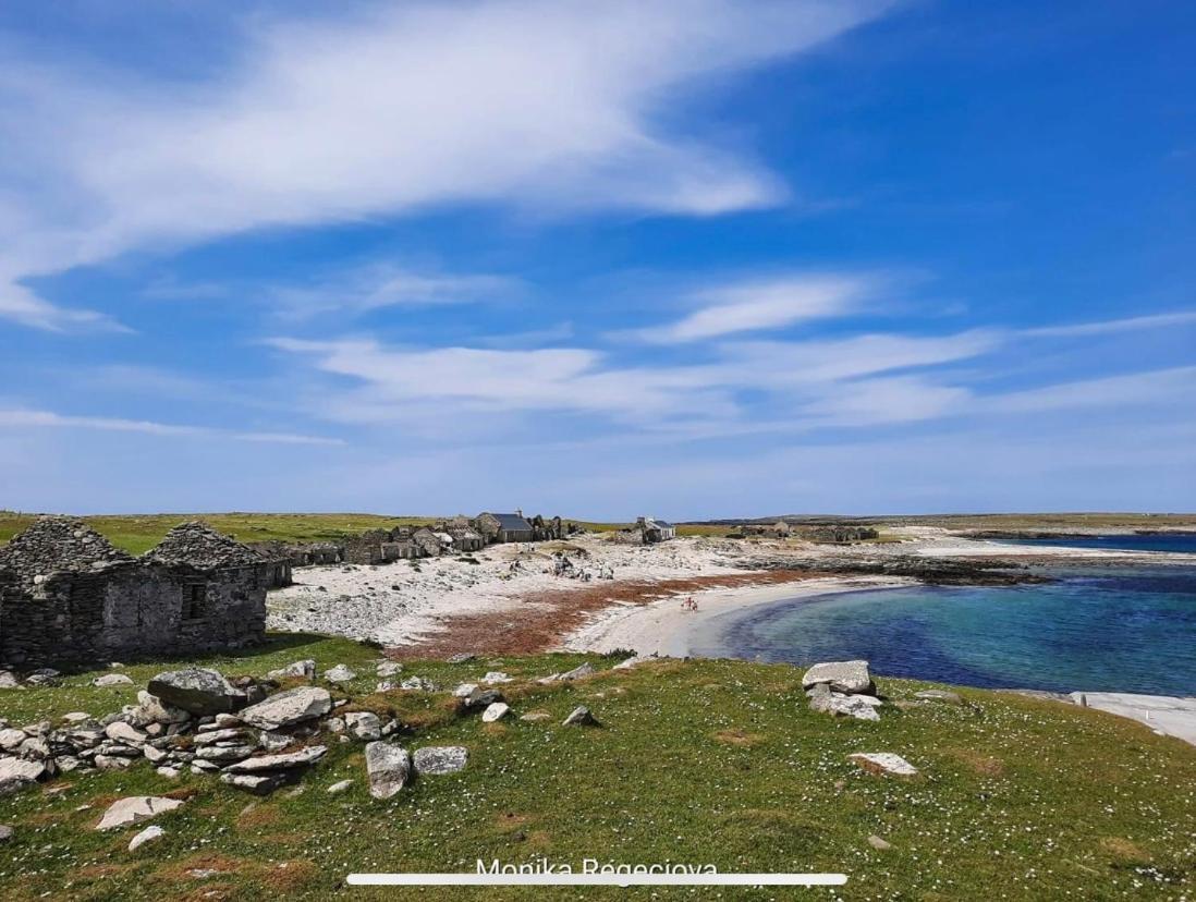 Seascape On The Edge Of Town: 4 Beds All Ensuite. Belmullet Extérieur photo