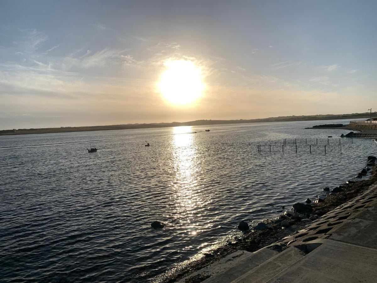 Seascape On The Edge Of Town: 4 Beds All Ensuite. Belmullet Extérieur photo