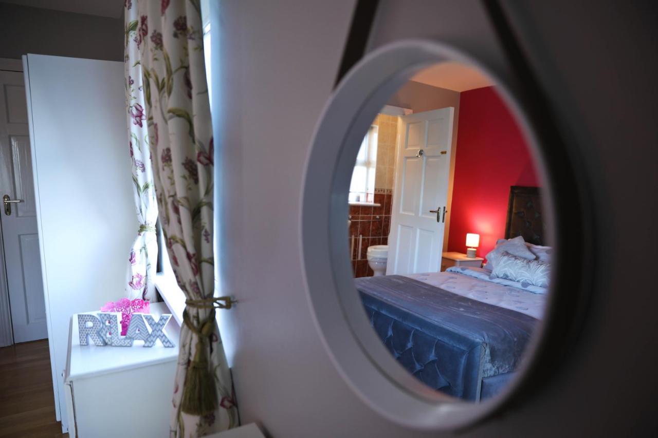 Seascape On The Edge Of Town: 4 Beds All Ensuite. Belmullet Extérieur photo